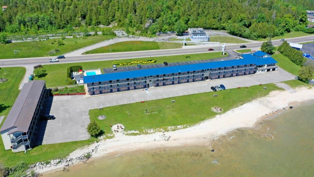 Days Inn & Suites by Wyndham St. Ignace Lakefront photo 3