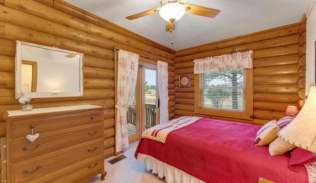 Cozy Custom Cabin In The Pines-Williams AZ - Tap to explore photos