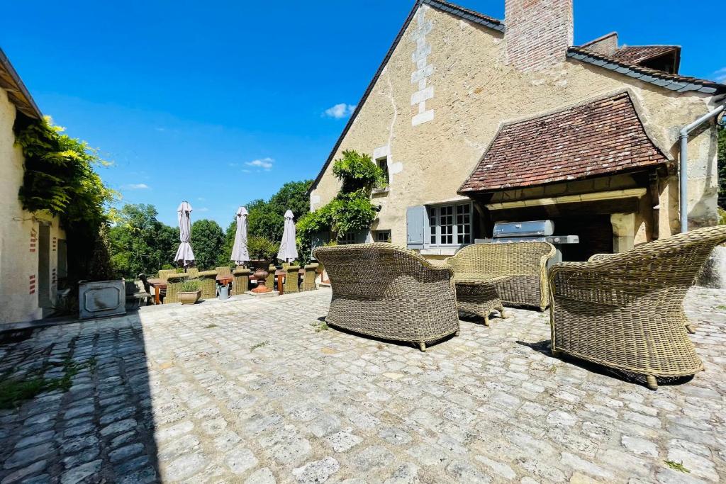 Seigneurie Les Aulnaies exceptional building with swimming pool photo 2