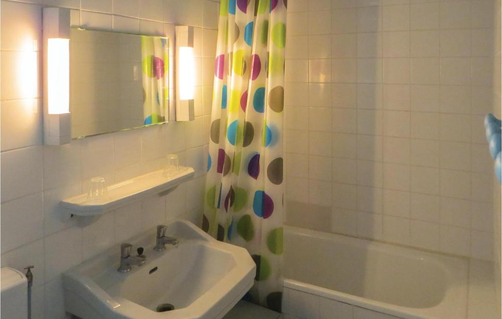 Amazing Home In St Michel D,chavaignes With Wifi, Private Swimming Pool And Outdoor Swimming Pool photo 1