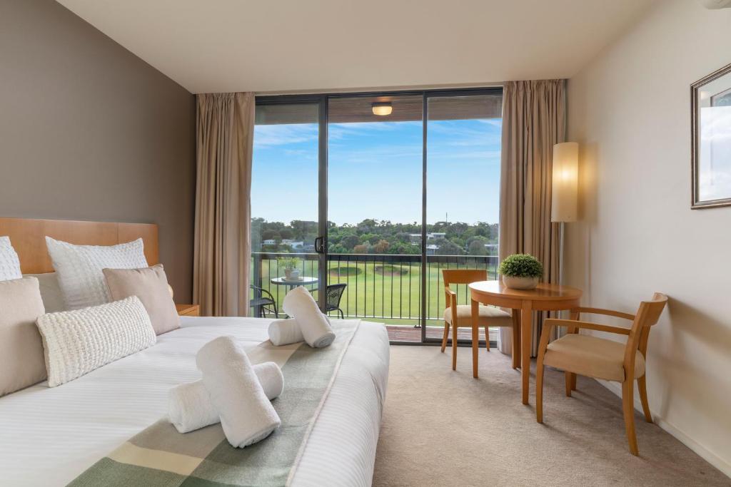 Fairway Views – Moonah Apartment 23 photo 1