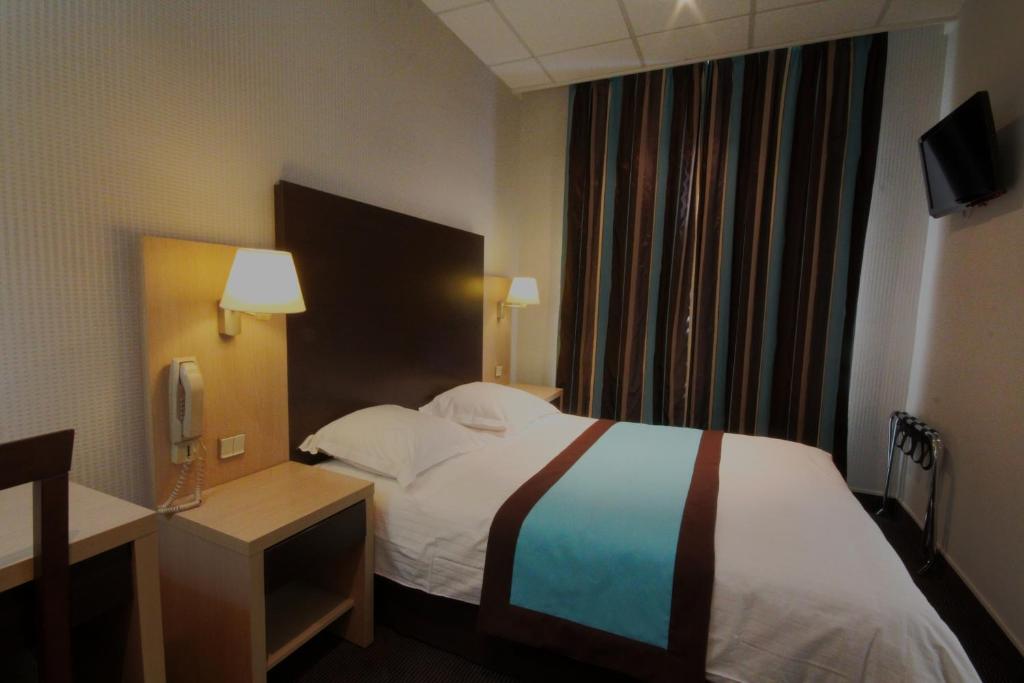 Двухместный (Двухместный номер с 1 кроватью и ванной), Hôtel Des Trois Gares