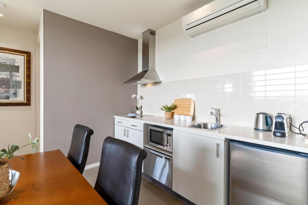 Fairway Views – Moonah Apartment 24 photo 4