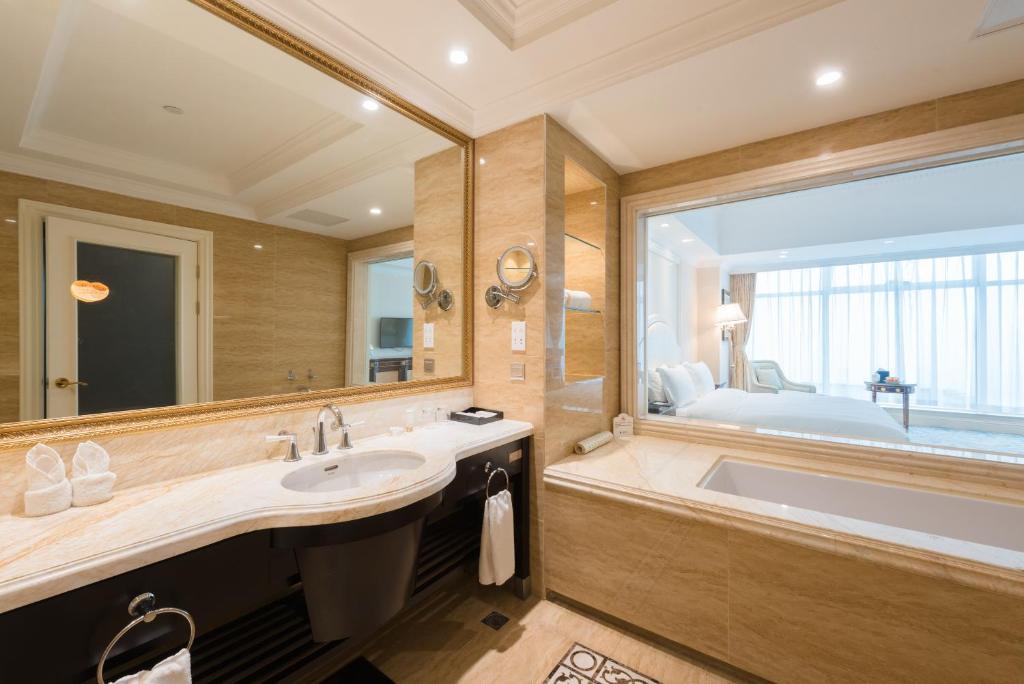 Qingdao Jinshi International Hotel photo 2