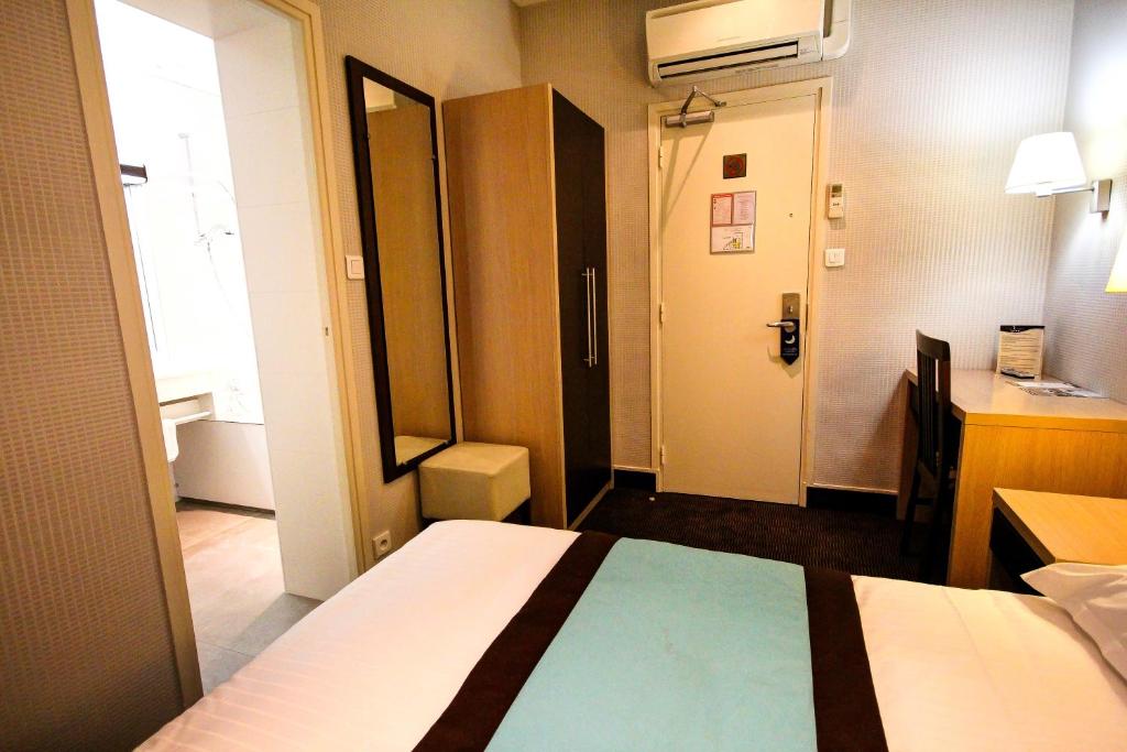 Двухместный (Двухместный номер с 1 кроватью и ванной), Hôtel Des Trois Gares