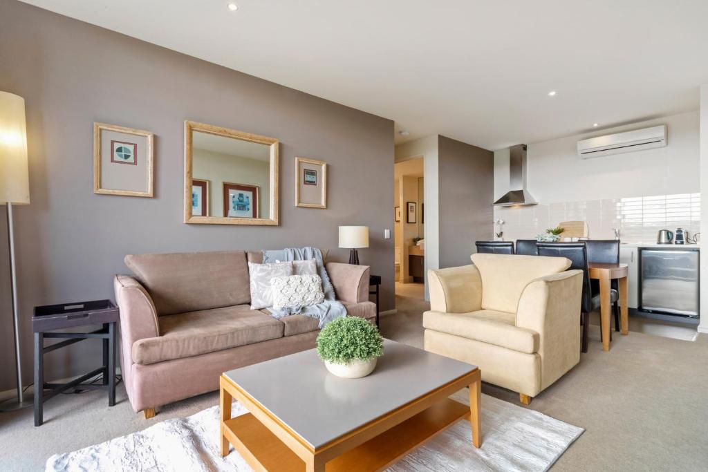 Fairway Views – Moonah Apartment 23 & 24 photo 4