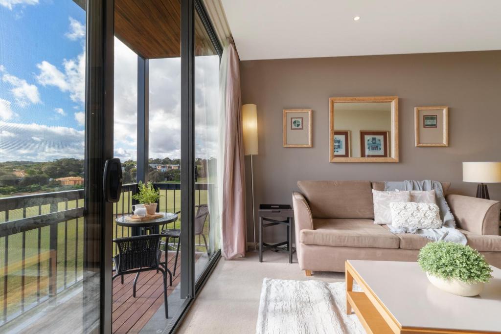 Fairway Views – Moonah Apartment 23 & 24 photo 3