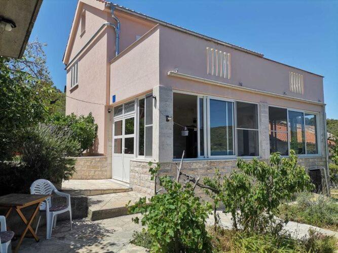 Detached Holiday house few steps from the beach 2 beautifull sea view terraces