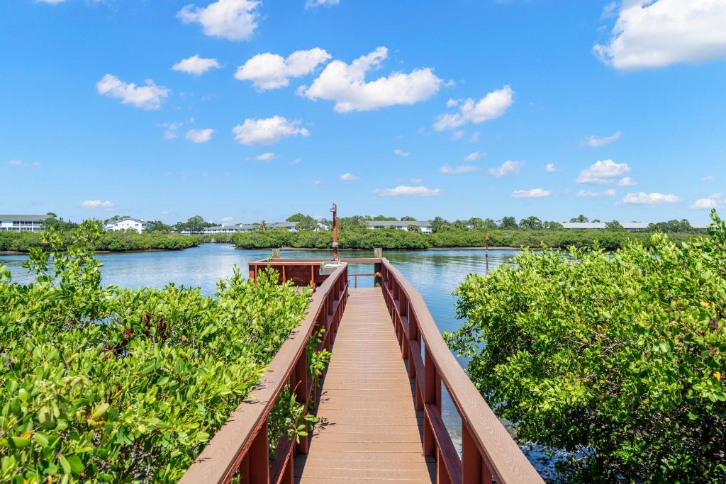 Seashell 19, 2 Bedrooms, Pool Access, WiFi, Sleeps 6, Walk to Beach photo 2