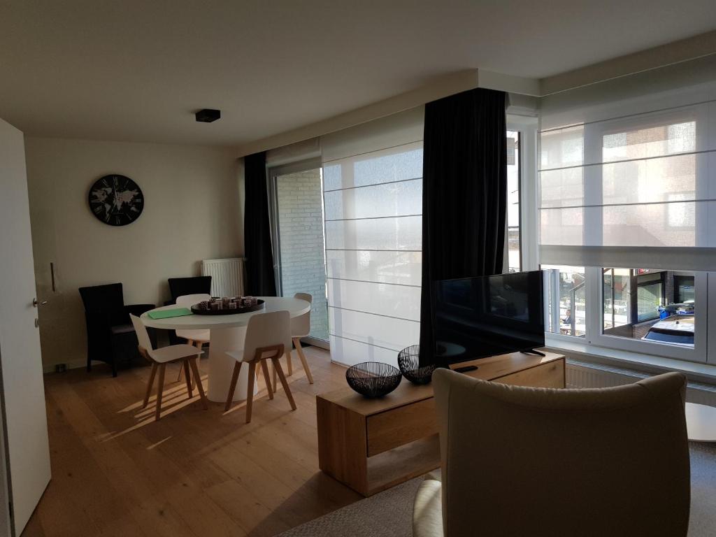 Koksijde Zeedijk La Digue 102 appartement met garage - lateraal zeezicht photo 2