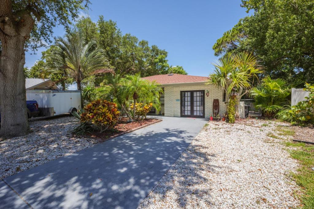 Palm Retreat image