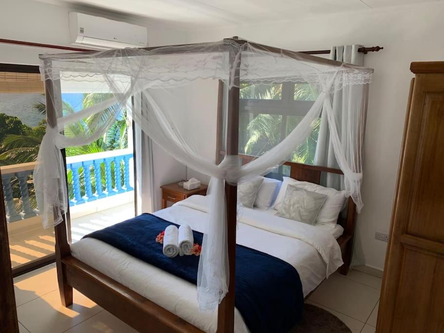 Crystal Apartments Seychelles SeaView Upper Floor photo 3