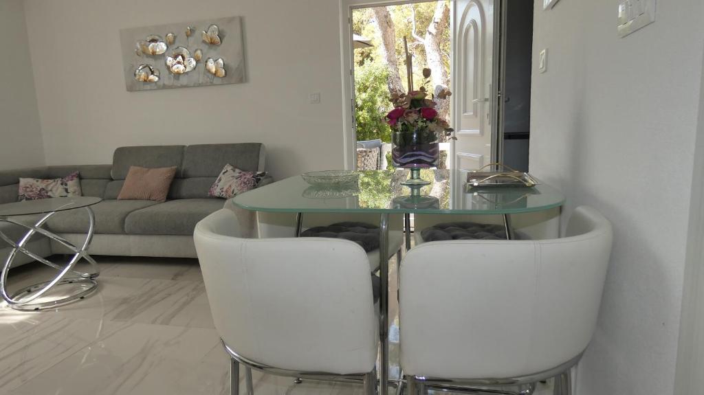 Two-room Apartment LIDIJA with terrace and parking photo 1