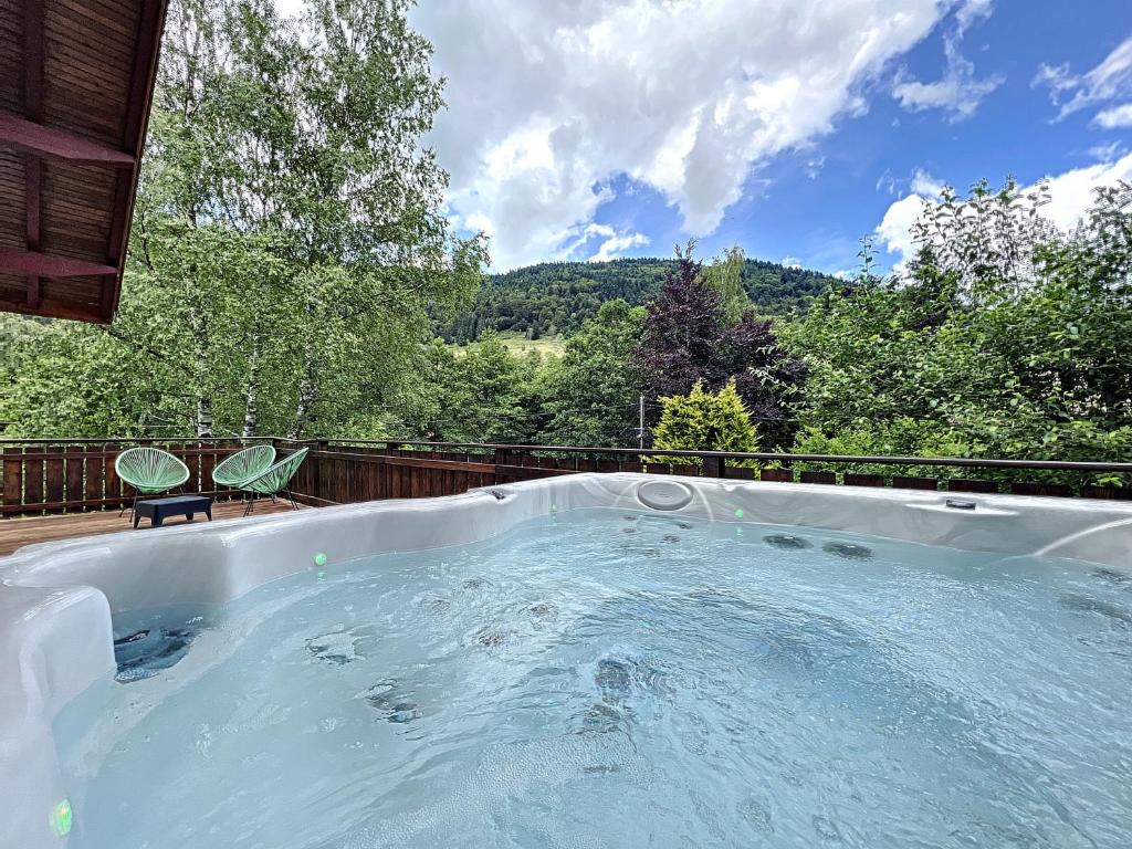 LES CIMES BLANCHES CLEDICIHOME Chalet 10 pers SPA & Grand terrain 4 MINUTES DES PISTES photo 3