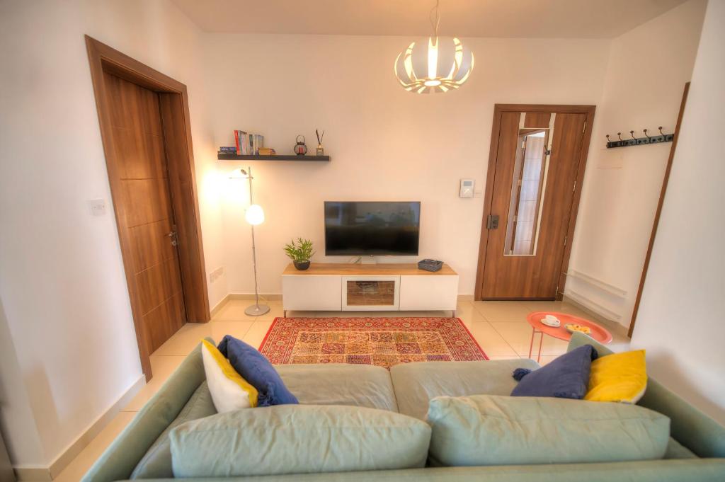 Charming 2 bedroom apartment close to Junior College ETUS1-1 photo 1