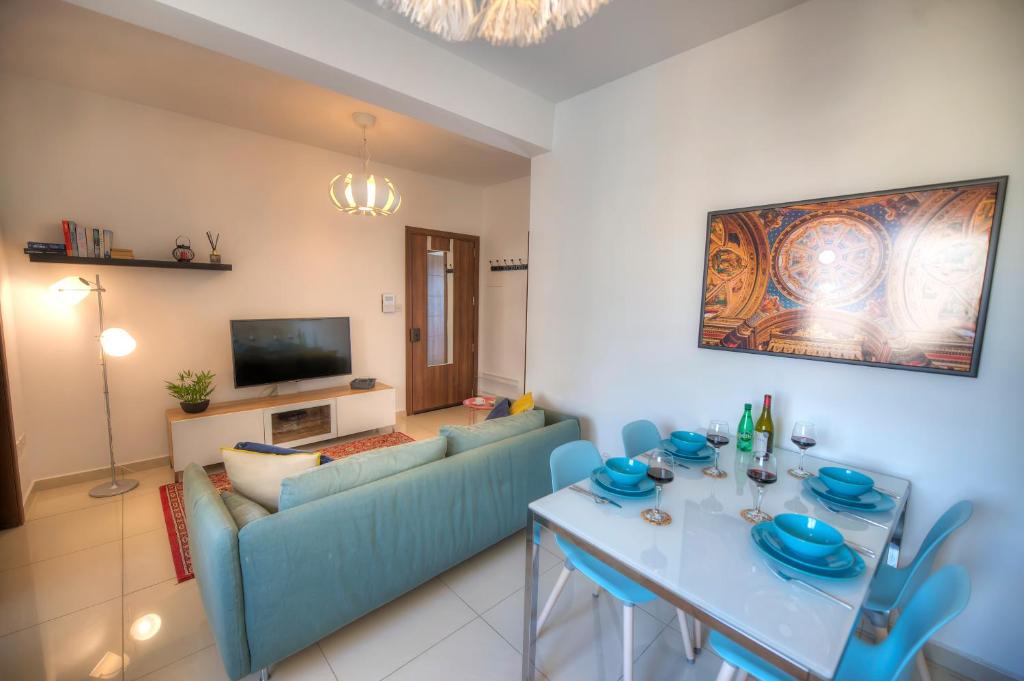Charming 2 bedroom apartment close to Junior College ETUS1-1