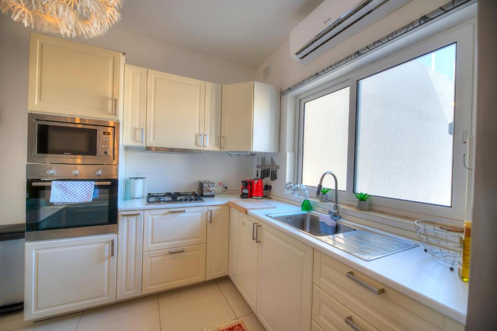 Charming 2 bedroom apartment close to Junior College ETUS1-1 photo 4