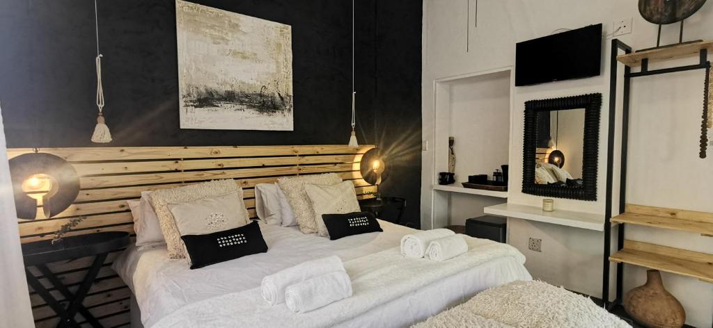EXQUISITE PRIVATE LUXURY SUITE WITH KING BED at BOKMAKIERIE VILLAS photo 3