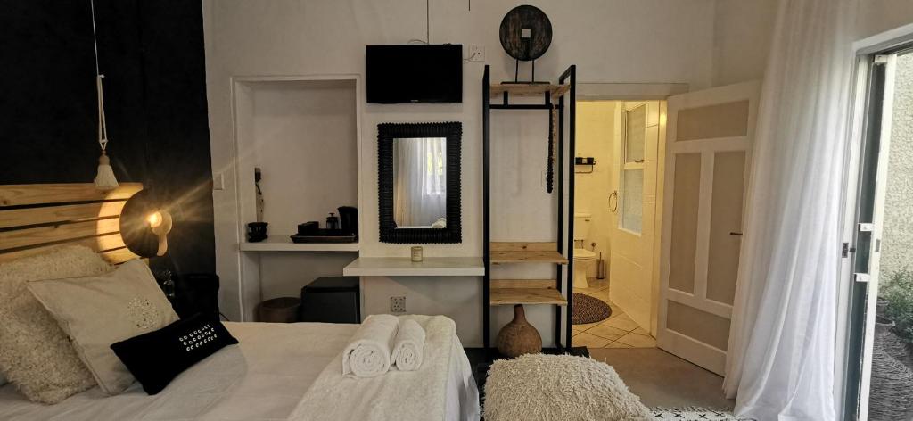 EXQUISITE PRIVATE LUXURY SUITE WITH KING BED at BOKMAKIERIE VILLAS photo 4