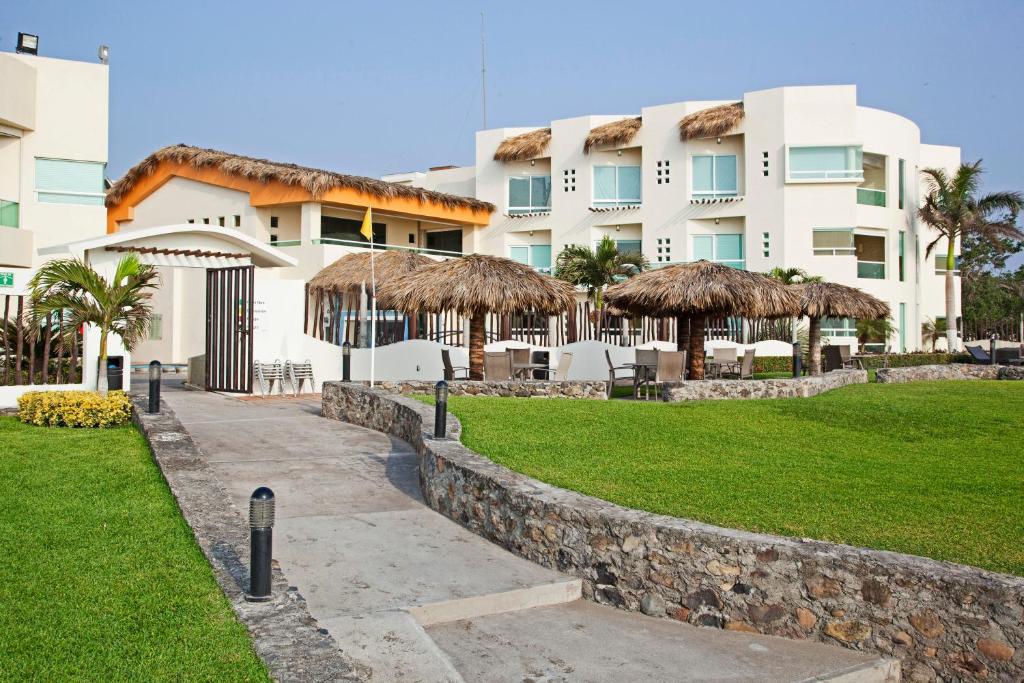 Artisan Family Hotels and Resort Collection Playa Esmeralda photo 2
