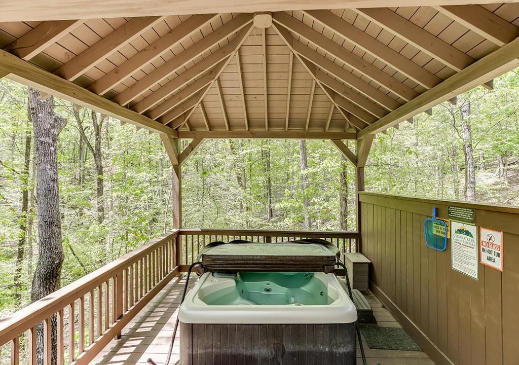 Wooded ViewsNear Helen w Fireplace & Hot Tub photo 1