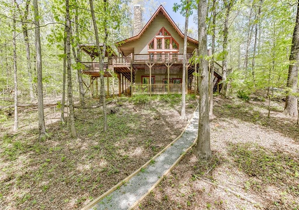 Wooded ViewsNear Helen w Fireplace & Hot Tub photo 3