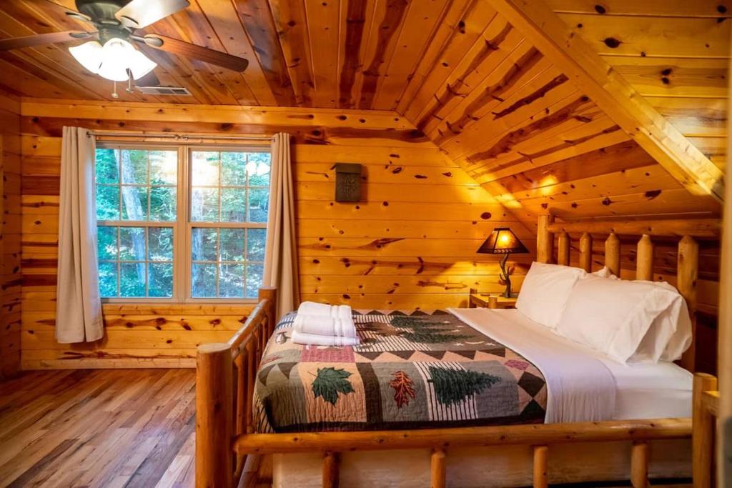Cabin w Game Room Near Creek & Helen GA photo 4