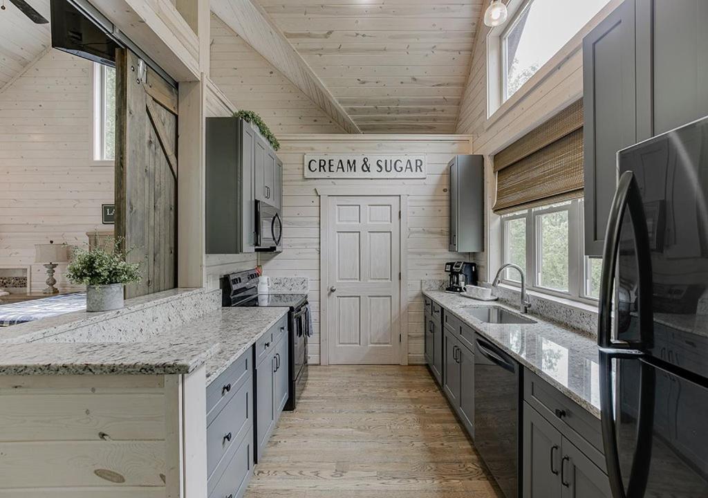 Spacious Cabin w Hot Tub Near Helen, GA photo 4