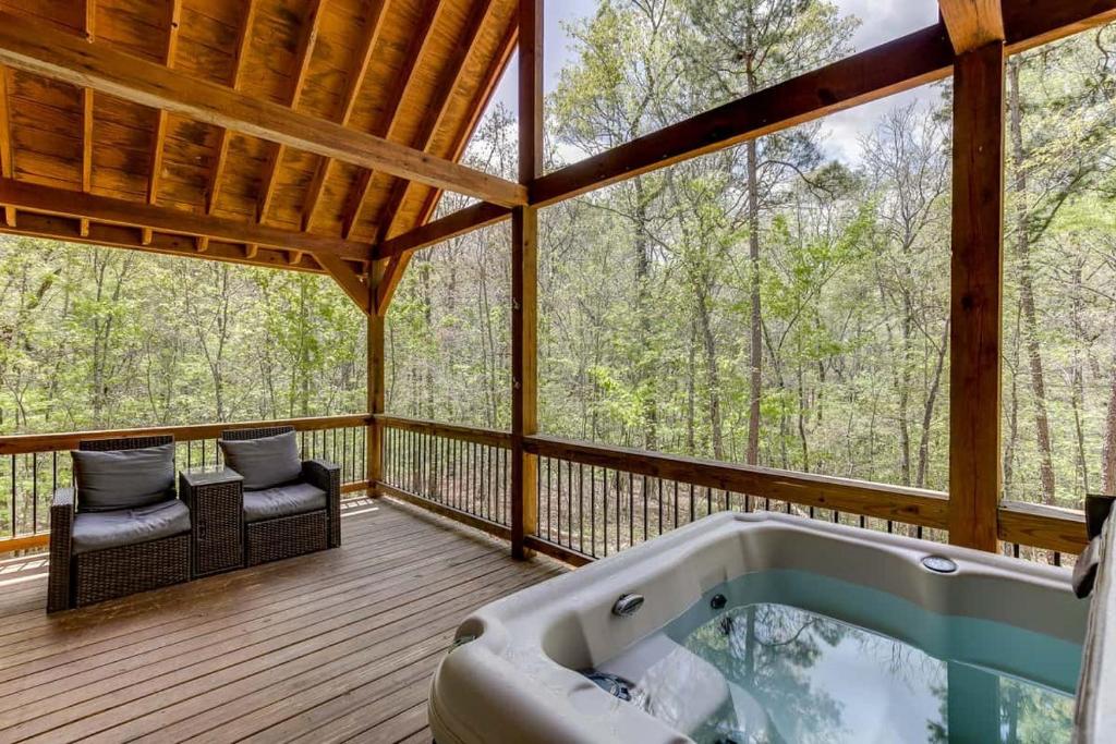 Valley Views From Romantic Cabin w Sauna photo 2