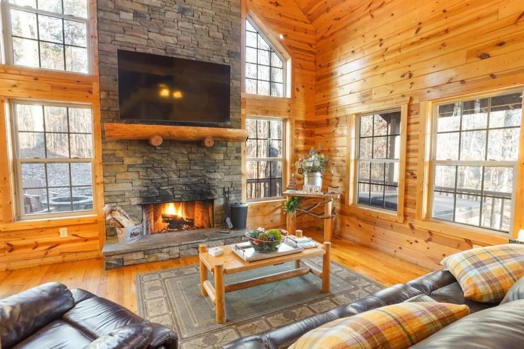 Cozy Creekside Log Cabin w Firepit, Hot Tub, WIFI photo 1