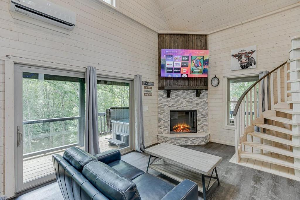 Marvel Falls Treehouse photo 3