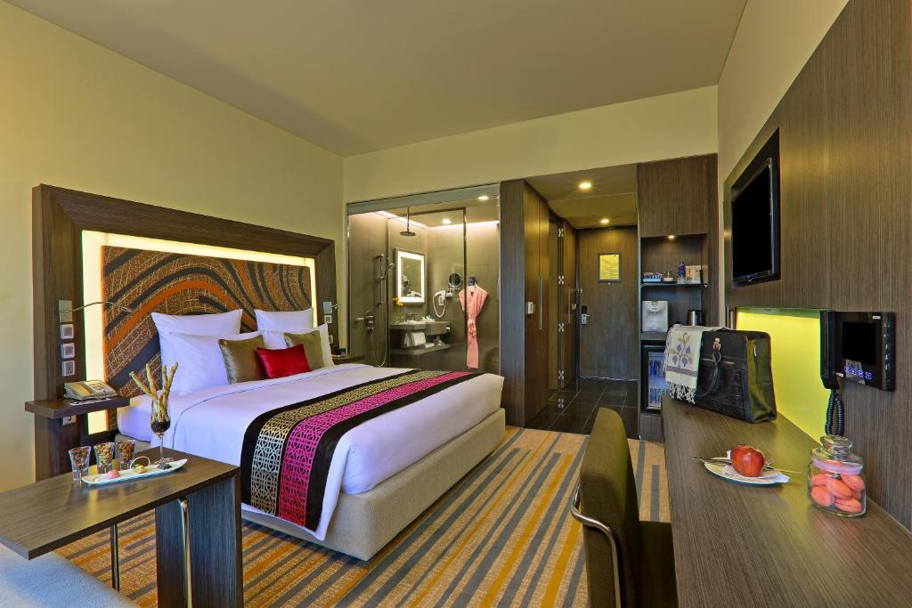 Двухместный (Premier Room King Size Bed, Premier Lounge Access), Novotel Kolkata Hotel and Residences