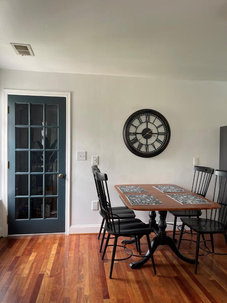 Brand New, Cozy, Modern, One-bedroom Apartment photo 2