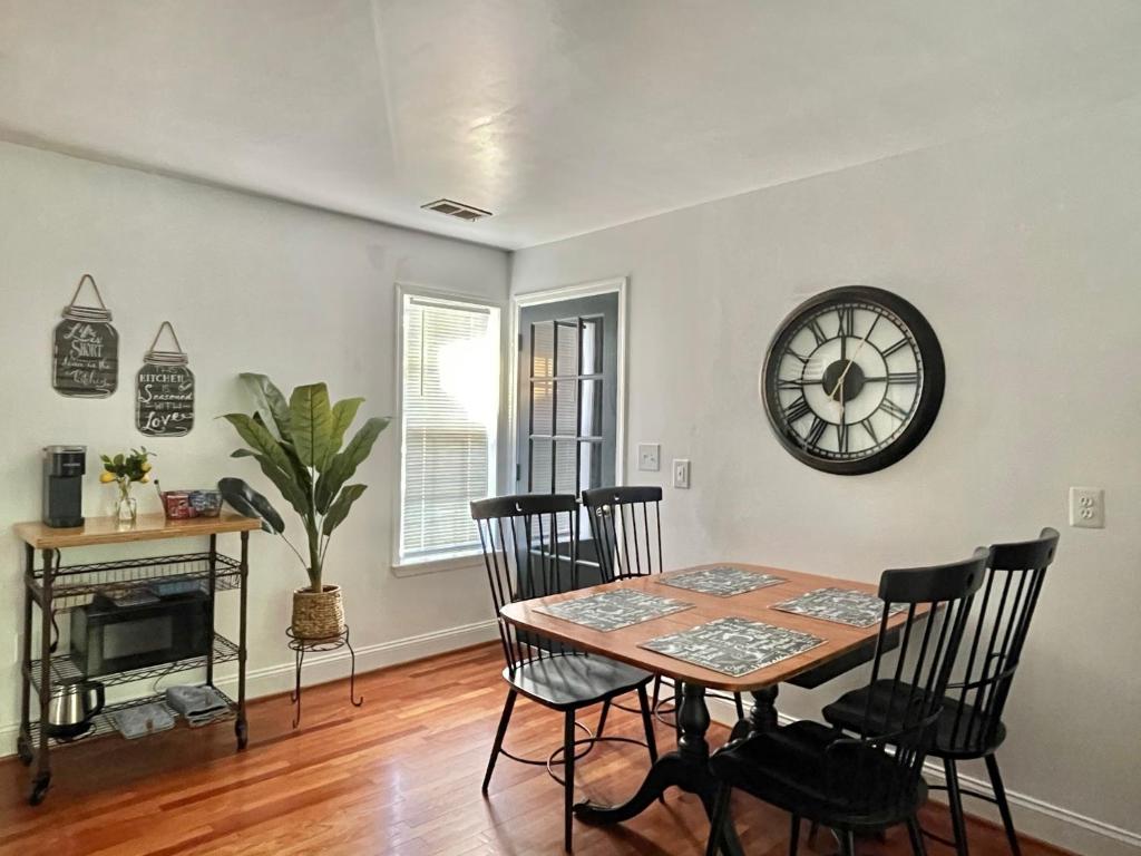 Brand New, Cozy, Modern, One-bedroom Apartment photo 1