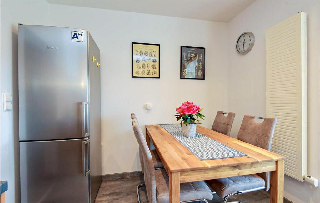 Amazing Apartment In Zella-mehlis With Wifi And 2 Bedrooms photo 4