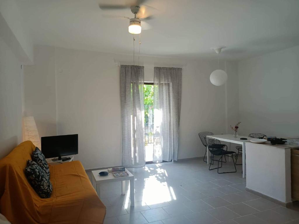 john apartment photo 2