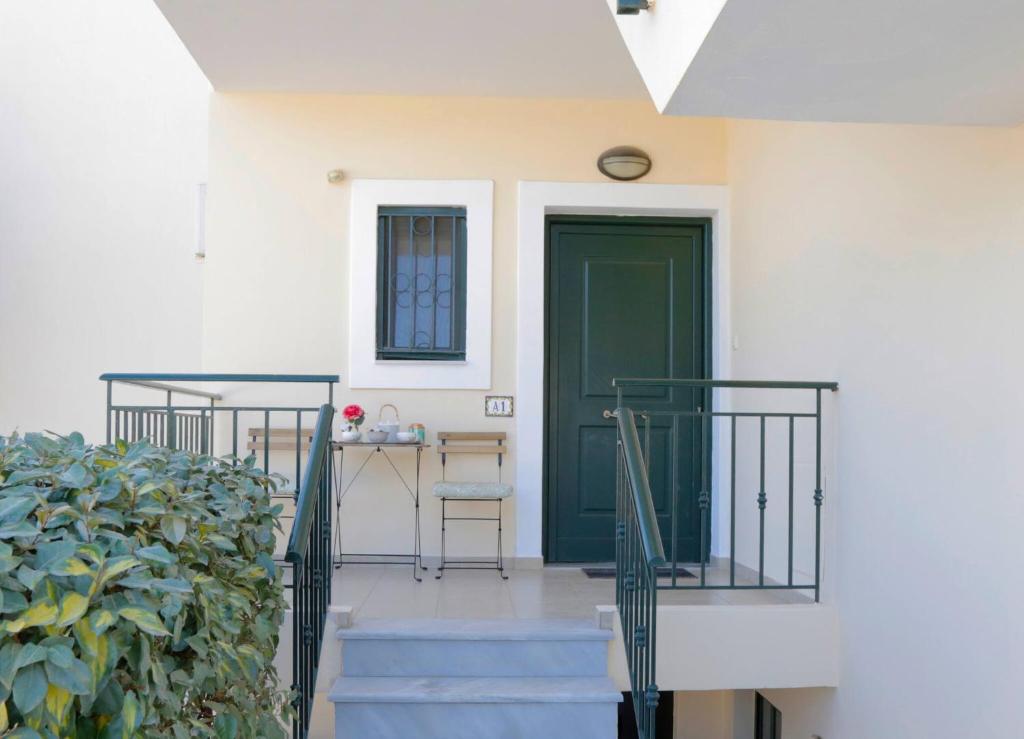 New-olivaholidayhomes - Boho Studio pool photo 4