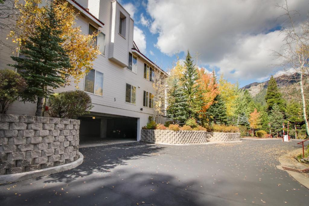 Ski-In Ski-Out Squaw Valley Lodge Slopeside Townhome photo 1
