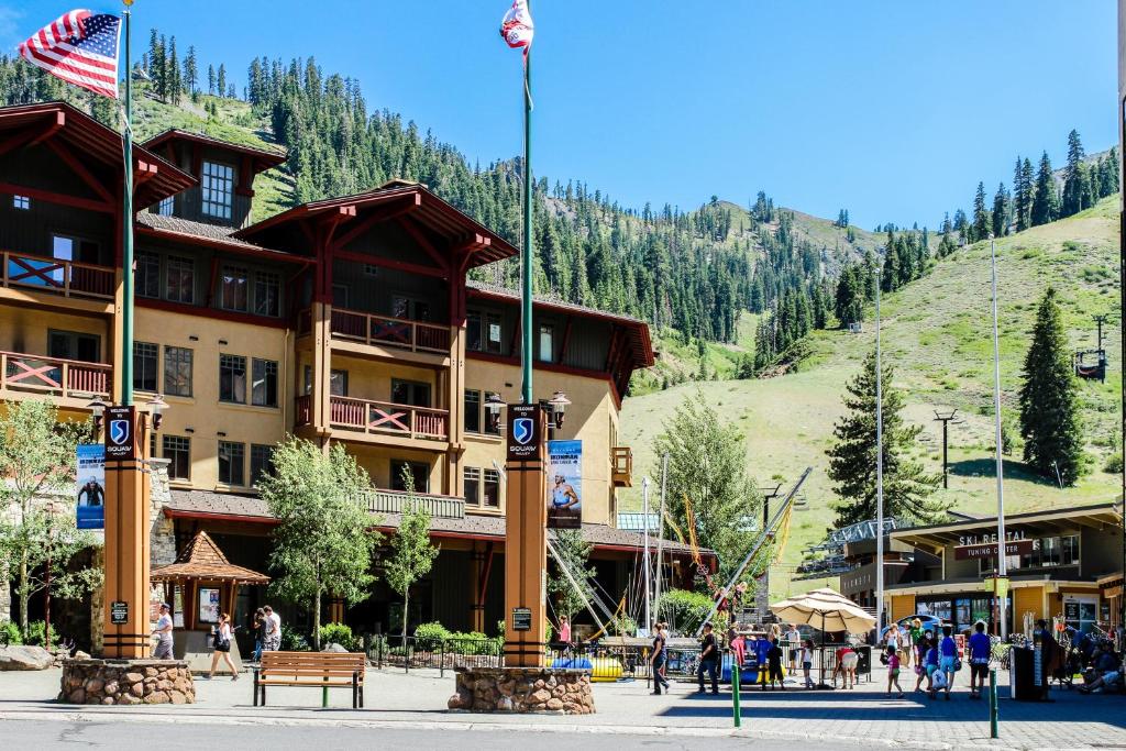 Ski-In Ski-Out Squaw Valley Lodge Slopeside Townhome photo 4
