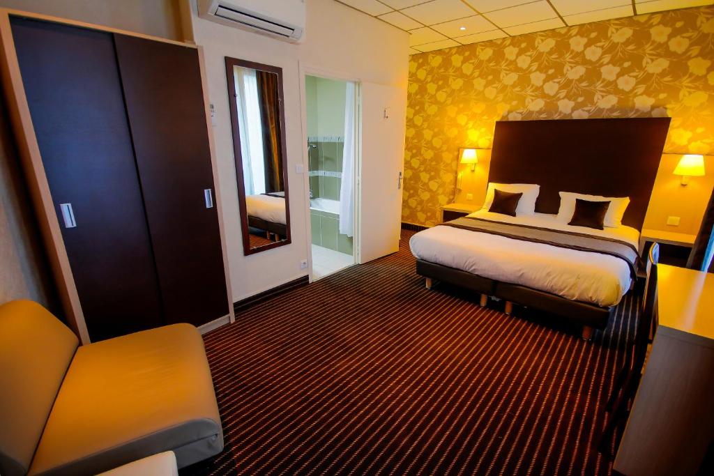 Двухместный (Улучшенный двухместный номер с 1 кроватью), Hôtel Des Trois Gares