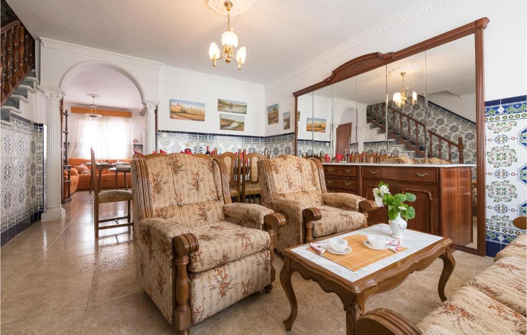 Awesome Home In Chipiona With 6 Bedrooms photo 2