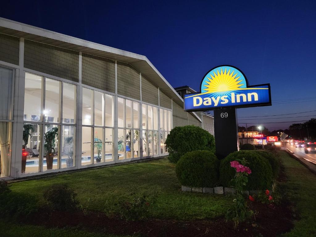 Days Inn by Wyndham West Yarmouth/Hyannis Cape Cod Area image