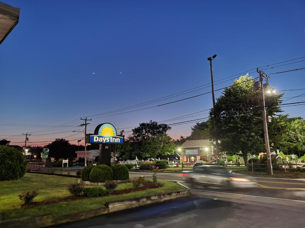 Days Inn by Wyndham - Cape Cod Area photo 2