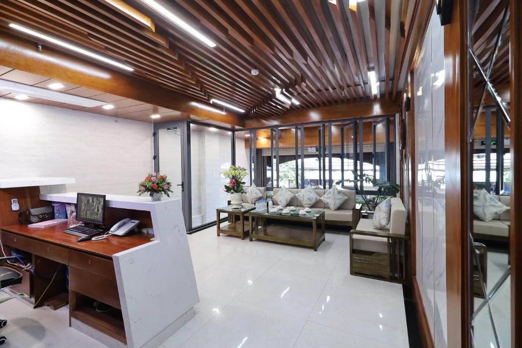 Vương Quốc 3 Hotel