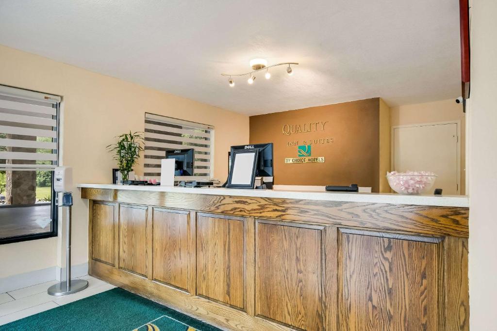Quality Inn & Suites Mount Chalet photo 4