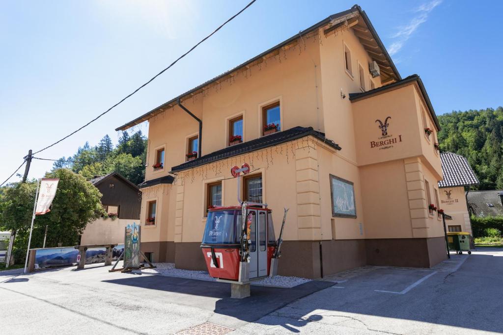 Berghi Hotel and Apartments photo 4
