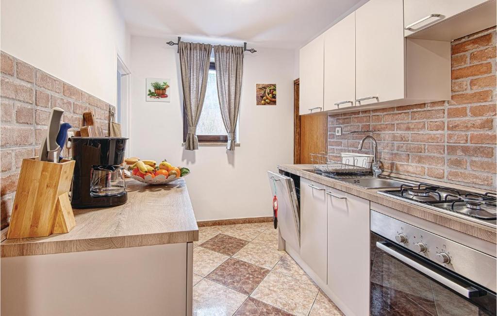 Beautiful Home In Tuhelj With 4 Bedrooms, Sauna And Outdoor Swimming Pool photo 1