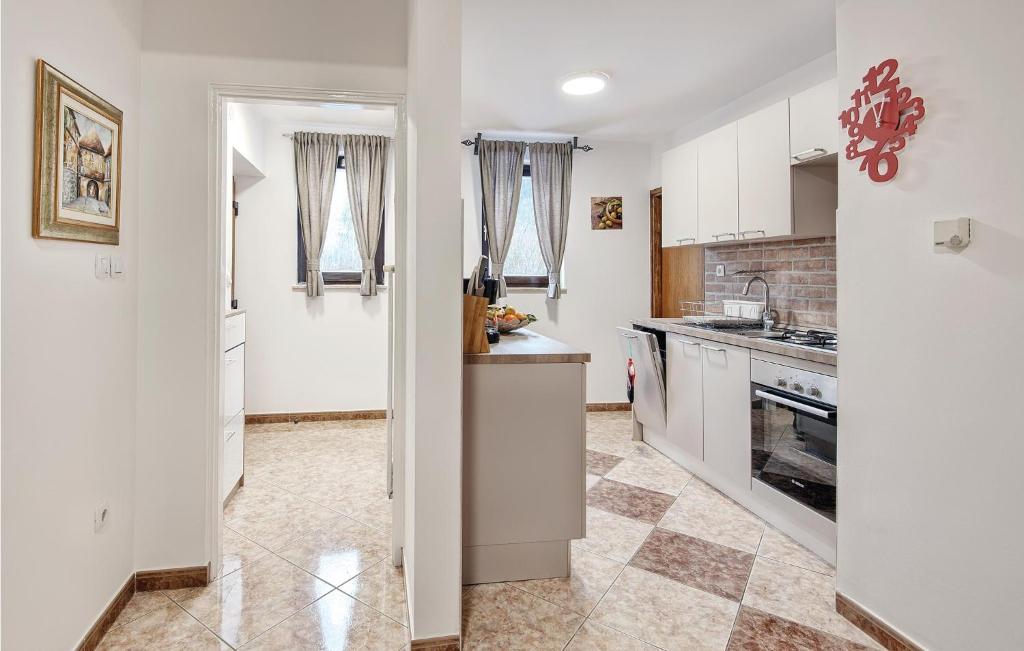 Beautiful Home In Tuhelj With 4 Bedrooms, Sauna And Outdoor Swimming Pool photo 3
