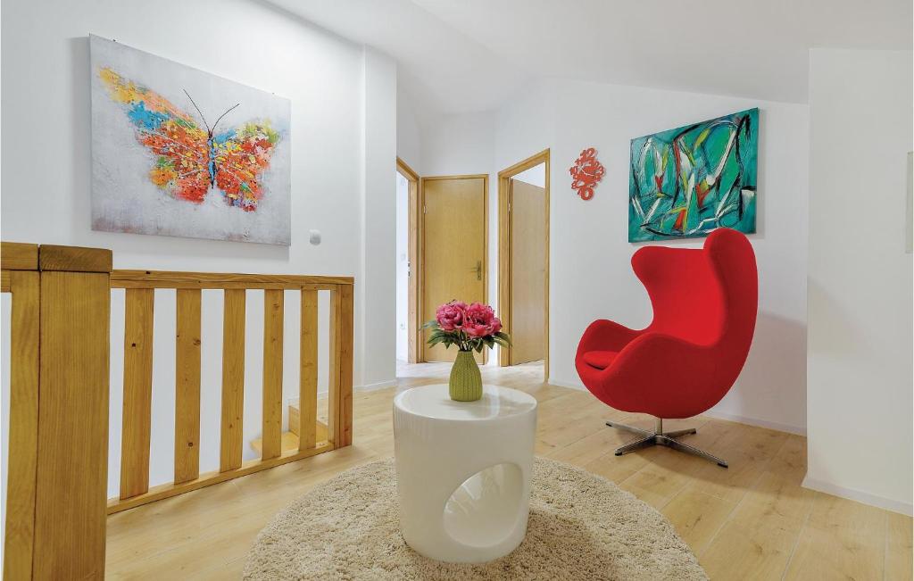 Beautiful Home In Tuhelj With 4 Bedrooms, Sauna And Outdoor Swimming Pool photo 4