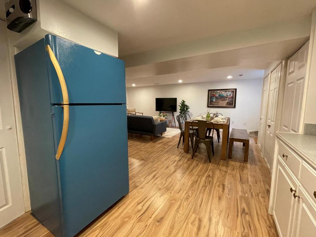Upscale, Brand New, Full Kitchen, 2-Bedroom Apt photo 4